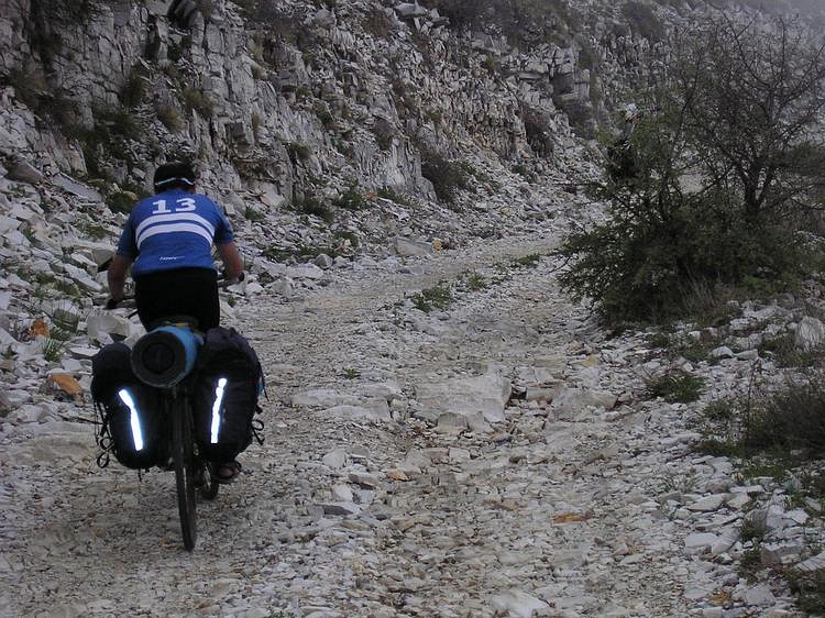 Willem on a 'rideable' part close to the pass