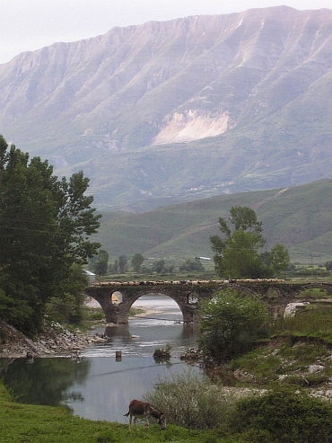 Brug even voor Girokastër