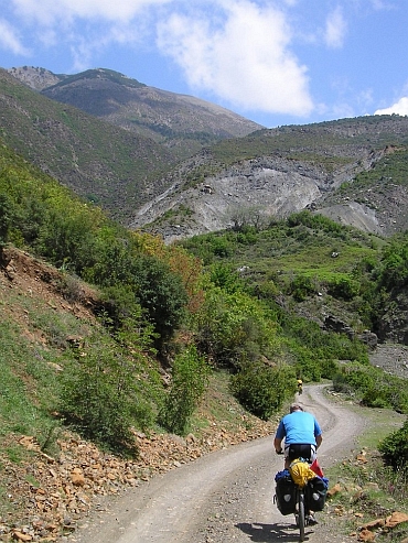 Marc Dirkx op weg naar Korçë