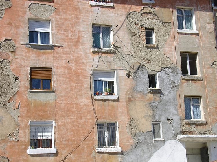 Concrete building in Korçë