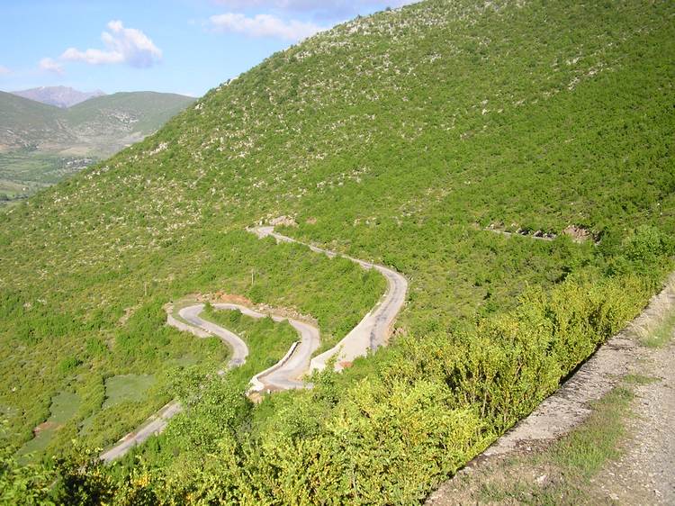 Geen vlakke kilometers op de weg naar Leskovik