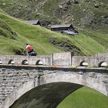 The Lonely Cyclist on his way up to the Timmelsjoch