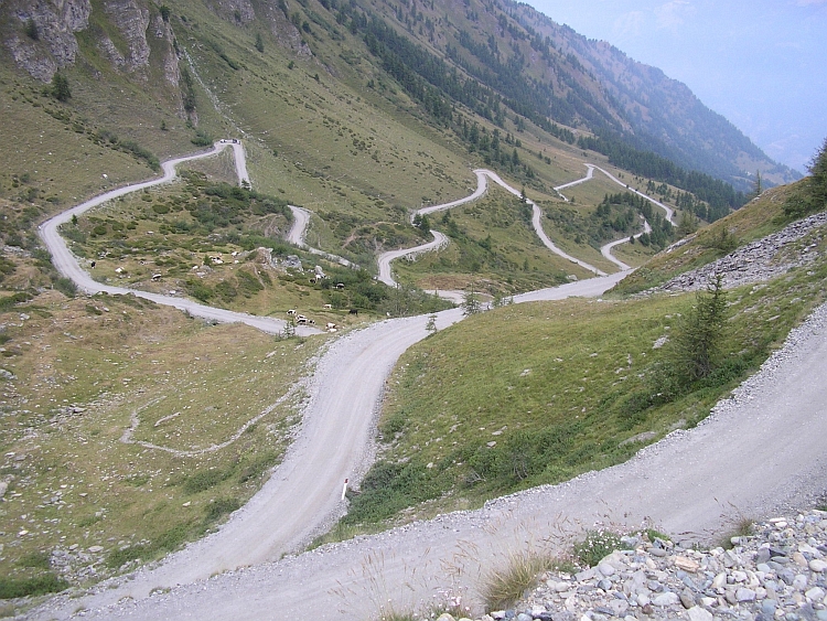 Terugkijkend op de klim naar de Colle delle Finestre vanuit Susa