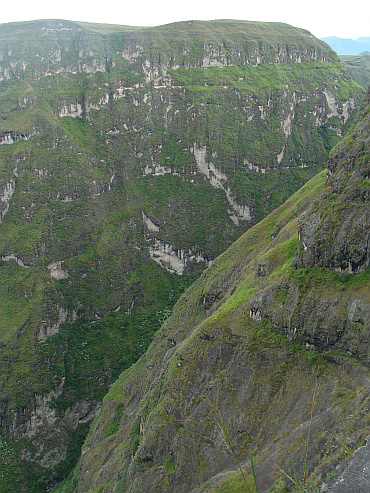 The gorges and cliffs in the mountains between Pasto and Popayán