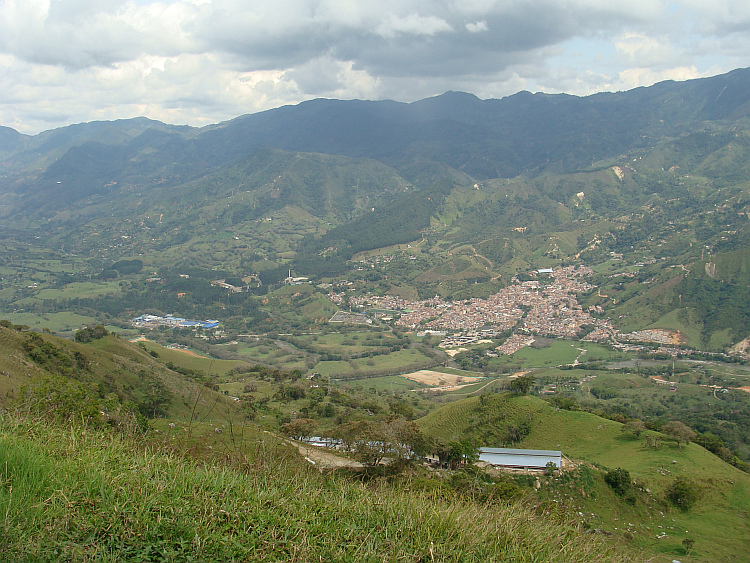 Landschap tussen  Medellín en La Rosa