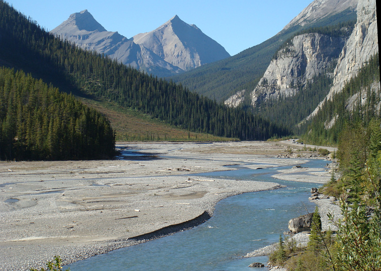 Landscape around the Icefields Parkway