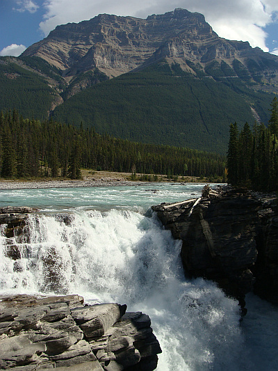 Landscape around the Icefields Parkway