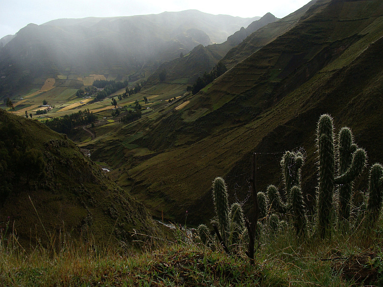 The Quilotoa Loop between Zumbahua and Latacunga