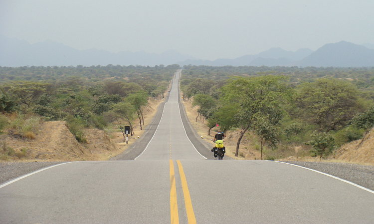 The road through the Desierto de Sechura to Olmos