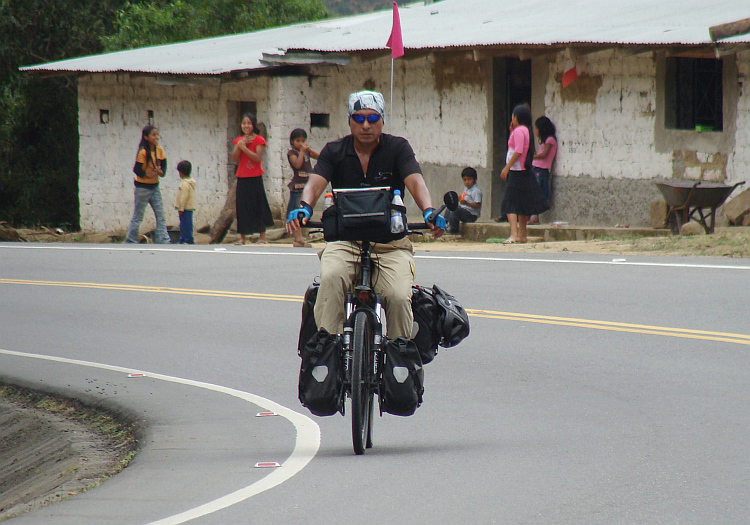 José on the climb to the Abra de Porcullo