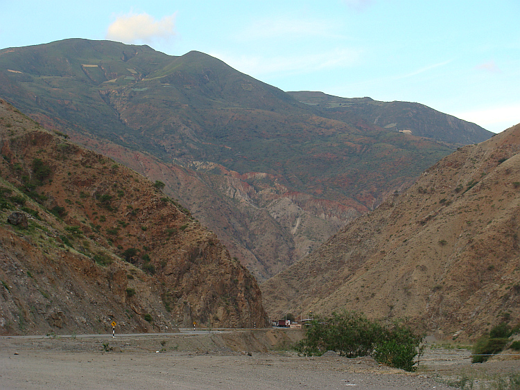 On the descent from the Abra de Porcullo