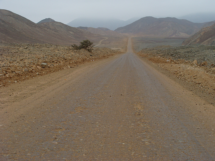 The most silent place on Earth? The solitude of the desert and the sea mist