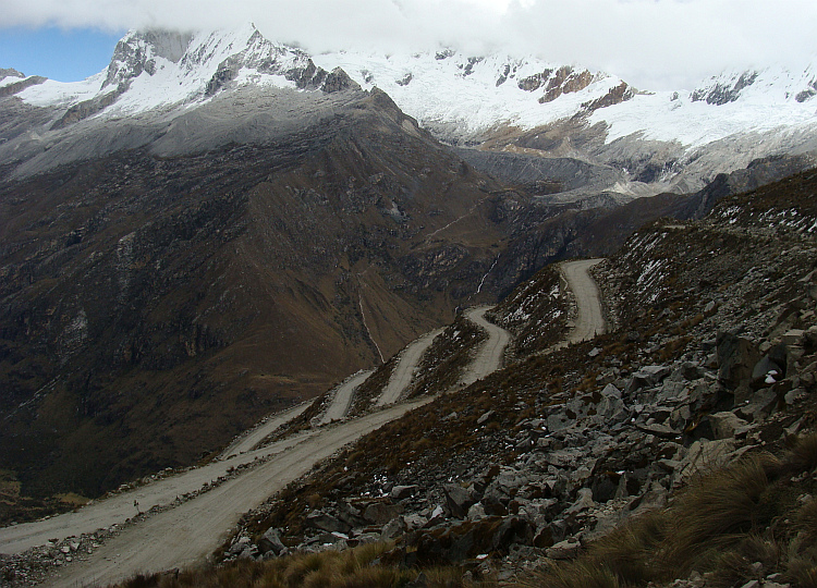 On the ascent to the LLanganuco Pass