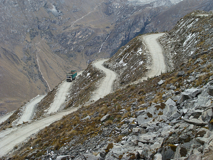 On the ascent to the LLanganuco Pass