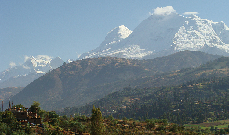 The fertile Huaylas valley and the mountains of the Cordillera Blanca