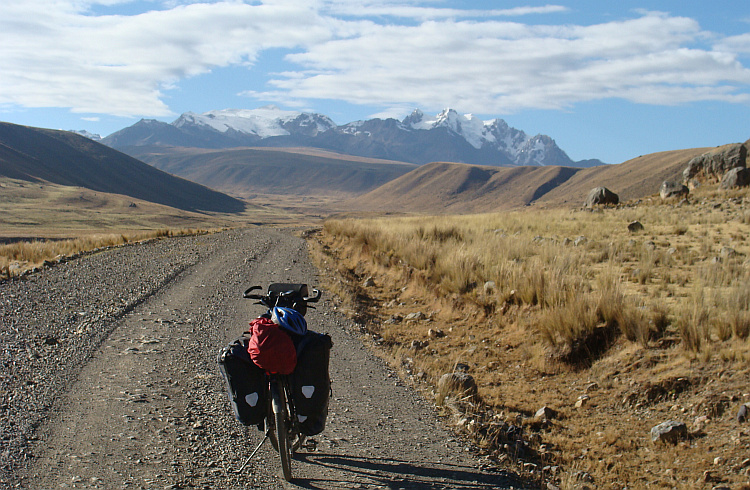 On the way to the Pastoruri Pass