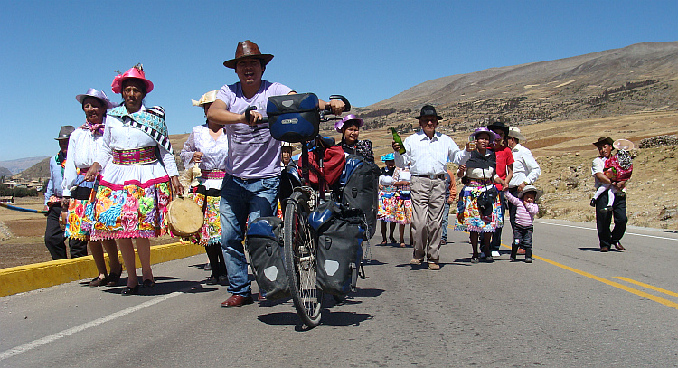 Processie in de hooglanden van Centraal Peru