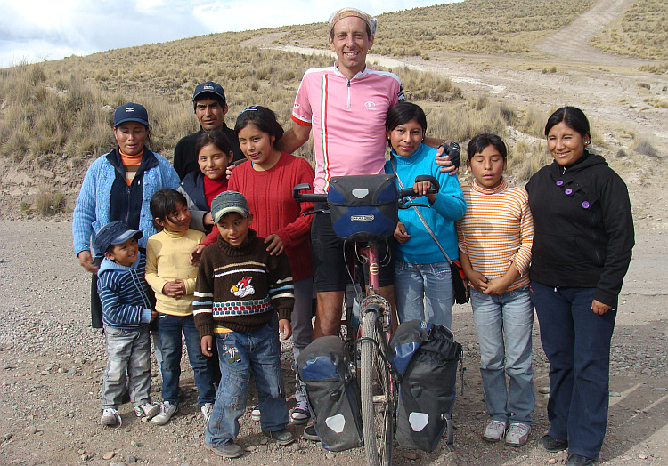 Making friends on the way to Yauri