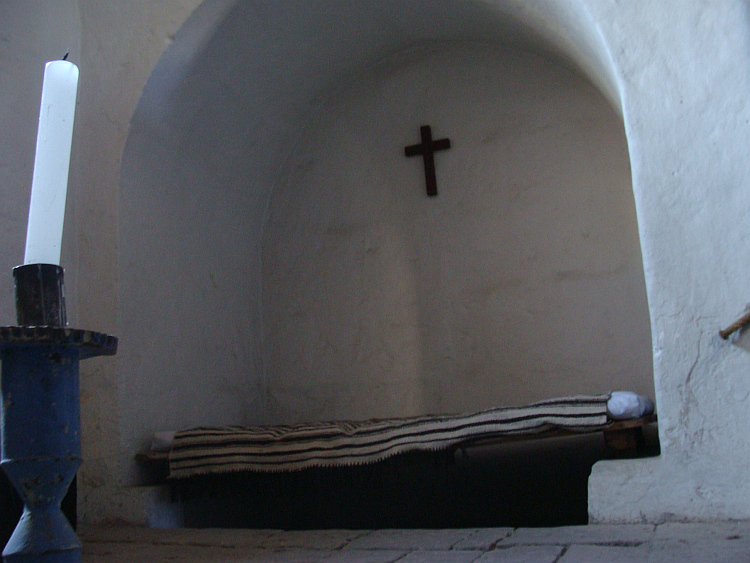 Nonnenkamer met brits in het Santa Catalinaklooster in Arequipa