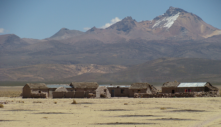 Settlement on the route to Sajama