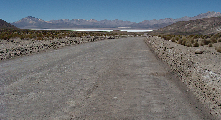 Weg naar de Salar de Surire