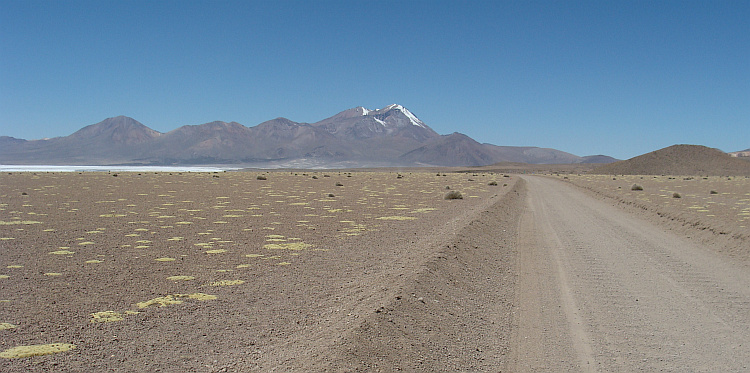 Landschap tussen Guallatire en Isluga