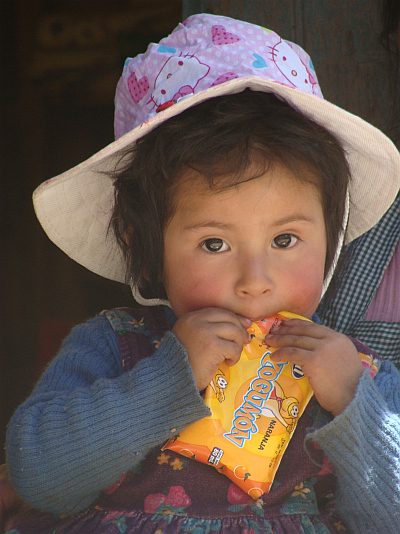 Meisje op de route van Oruro naar Sucre