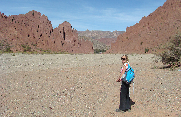 Suzie in het wildwestlandschap van Tupiza