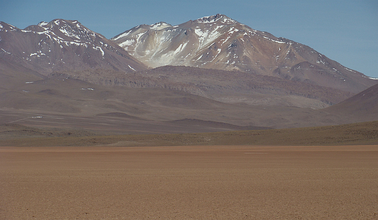 Landscape between the Hotel del Desierto and the Árbol de Piedra