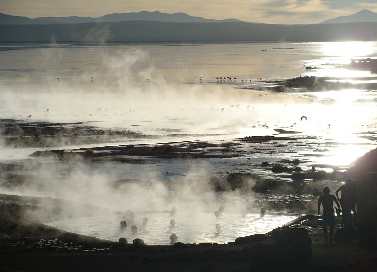 The Termas de Polques and Laguna de Chalviri