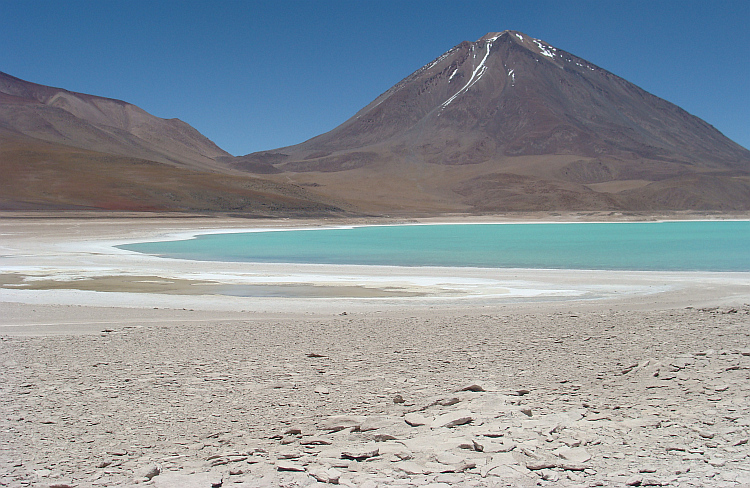 Laguna Verde en de vulkaan Licancabúr