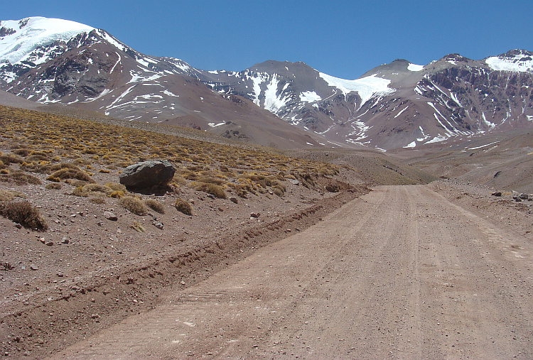 On the road from La Serena to the Paso del Agua Negro