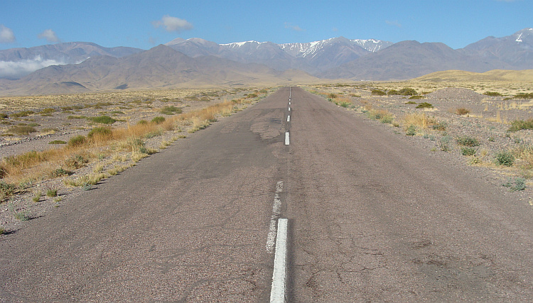 Terugblik van de pampa's naar de Andes