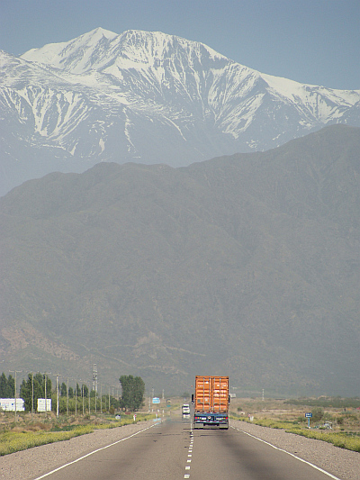 Weg van Mendoza naar de Andes