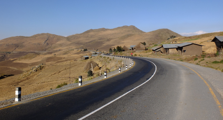 Pavement! The last kilometers to the pass