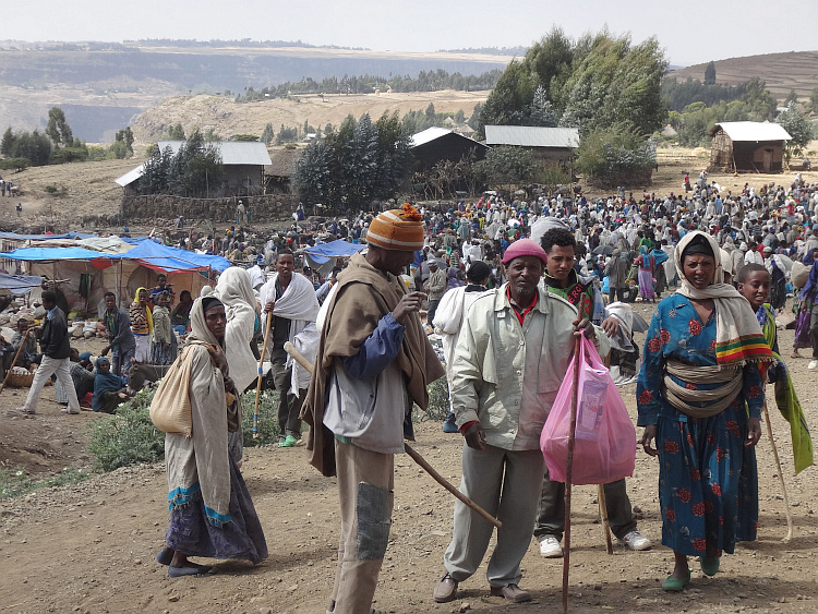 Market on the rim of the plateau