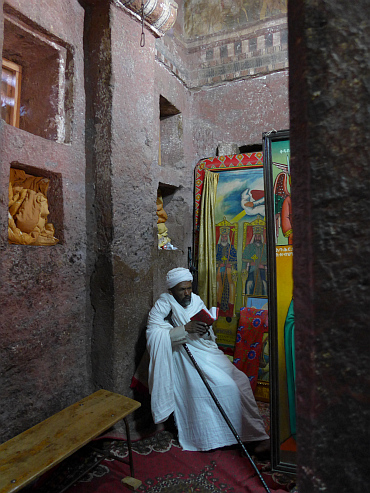 Priester van kerk in Lalibela