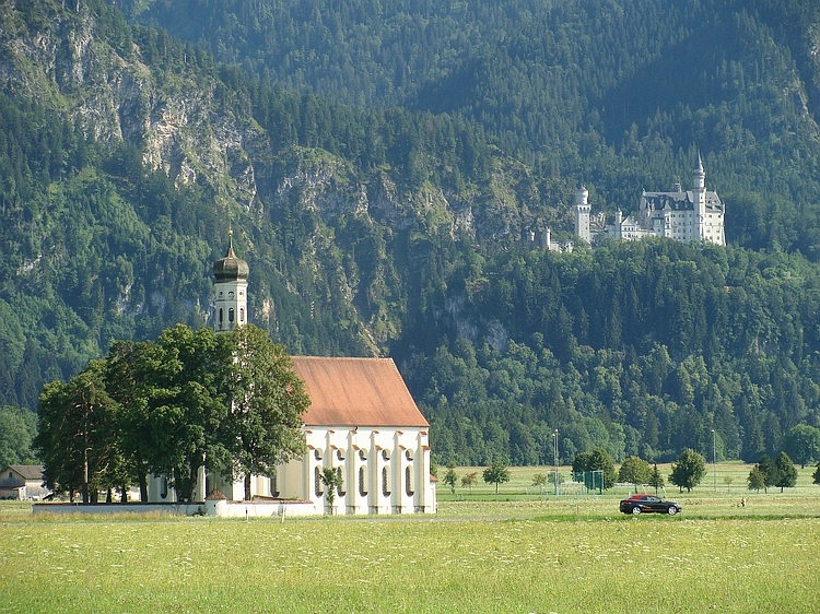 Church (foreground) and Schloß Neuschwanstein (background), Romantische Straße