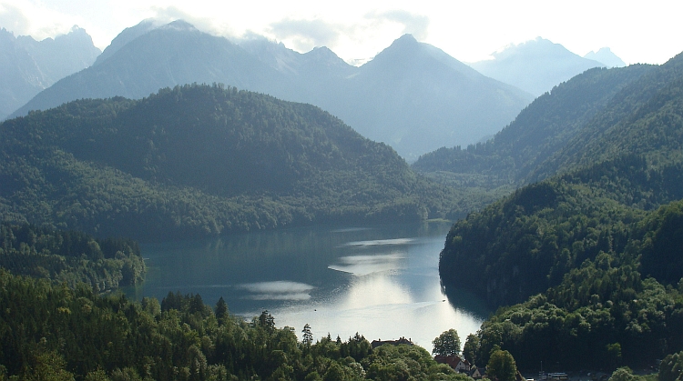 Uitzicht van Schloß Neuschwanstein naar de Alpen