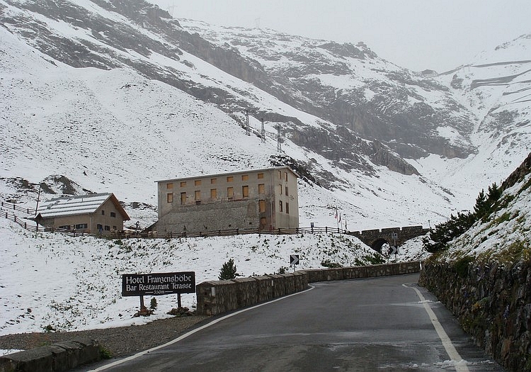 The Franzenshöhe with 550 meter above the Stelvio