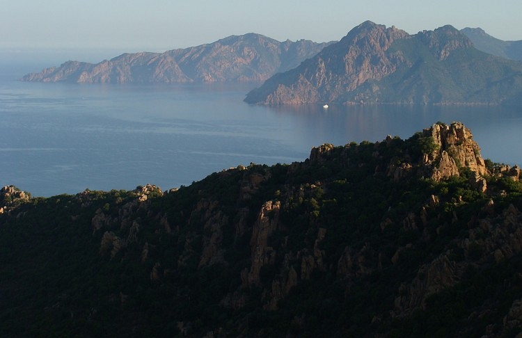 Les Calanches in de vroege morgen. Piana, Corsica