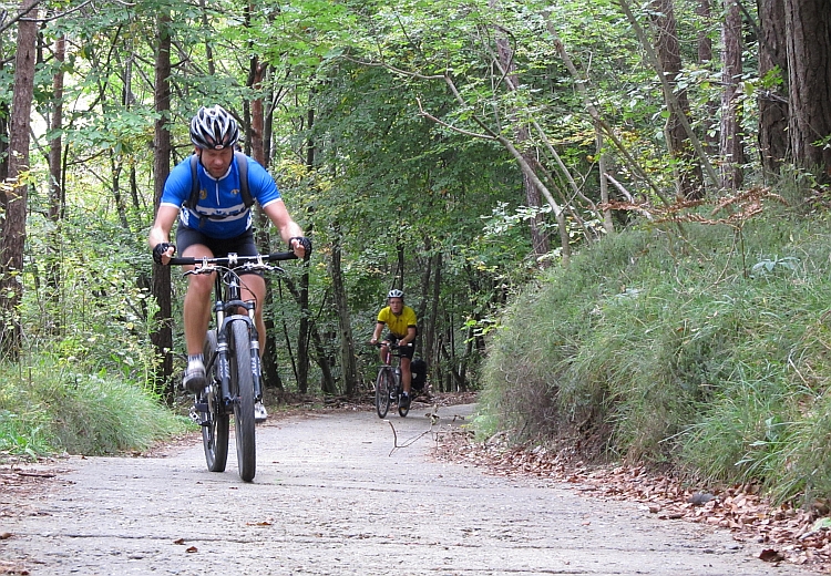 Ron van Dijk en Marco Duiker op de weg naar de Monte Tremalzo