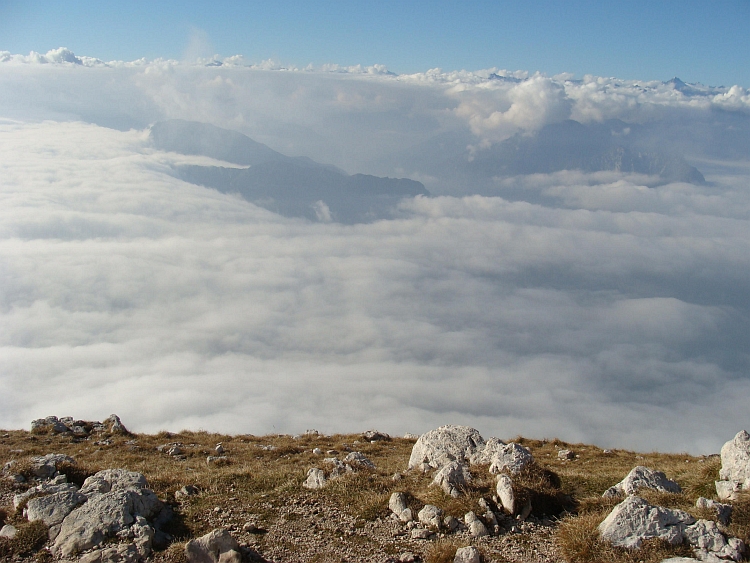 Wolken over Lago di Garda, uitzicht vanaf Rifugio Chiesa