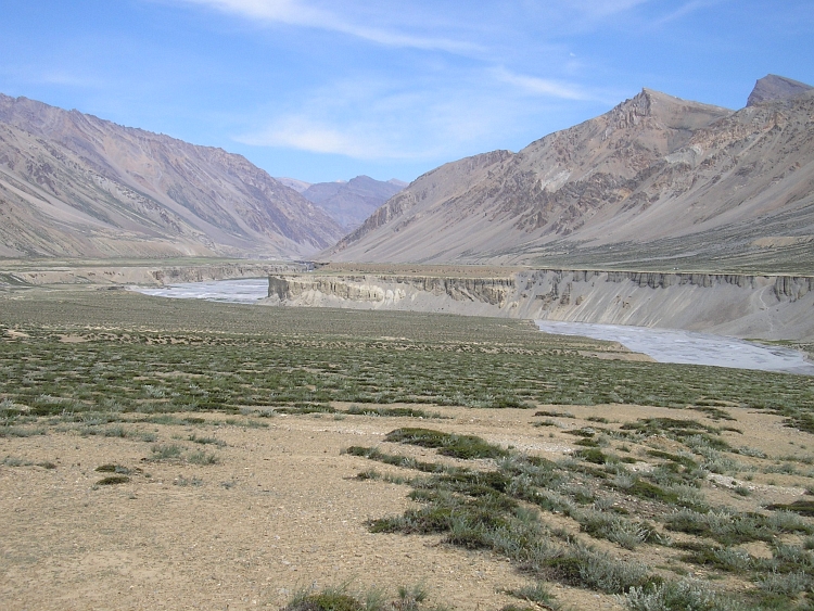 De weidse landschappen tussen Sarchu en Brandynala