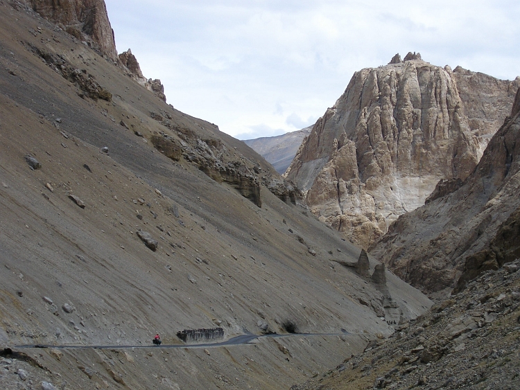 Landscape on the descent from the Tanglang La to Pang