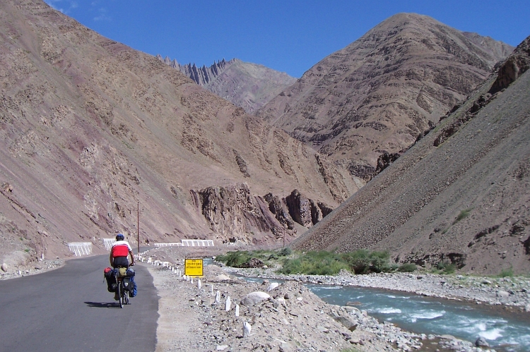 Deep purple in rock. On the way down to the Indus Valley