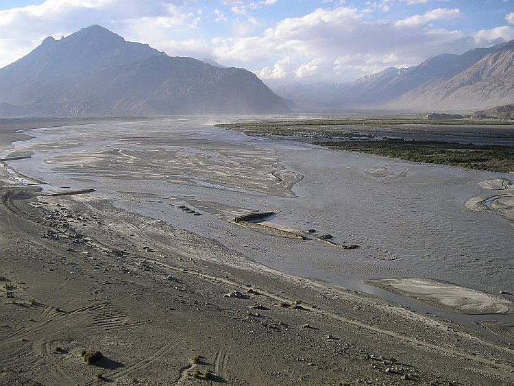 Immense flatlands at the confluence of the Shyok & Nubra Rivers