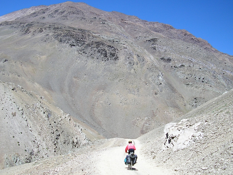 Afdaling naar de Spiti Vallei