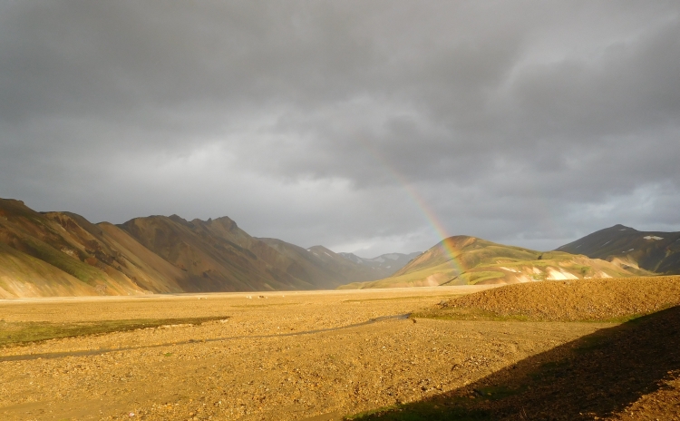 Regen en boog in Landmannalaugar