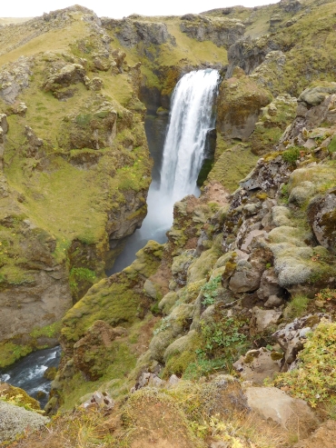 Een van de 22 watervallen van de Fimmvörđuháls trekking